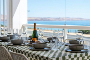 Reef House: Pool • Beachfront • Near Wineries